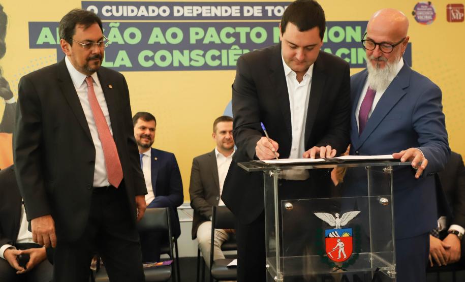 Paraná é o 1º estado a unir todos os Poderes no Pacto Nacional pela Consciência Vacinal
