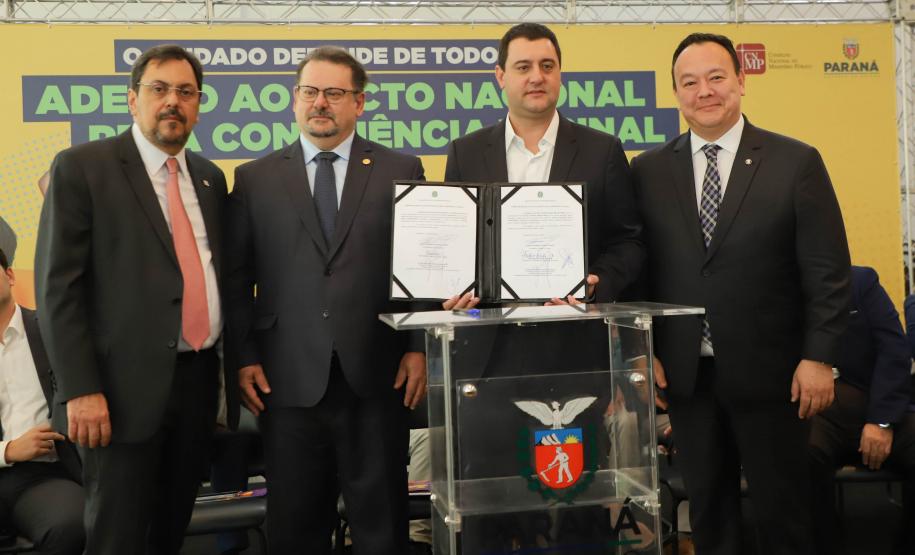 Paraná é o 1º estado a unir todos os Poderes no Pacto Nacional pela Consciência Vacinal