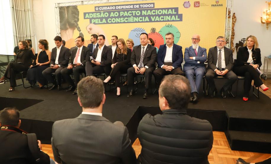 Paraná é o 1º estado a unir todos os Poderes no Pacto Nacional pela Consciência Vacinal