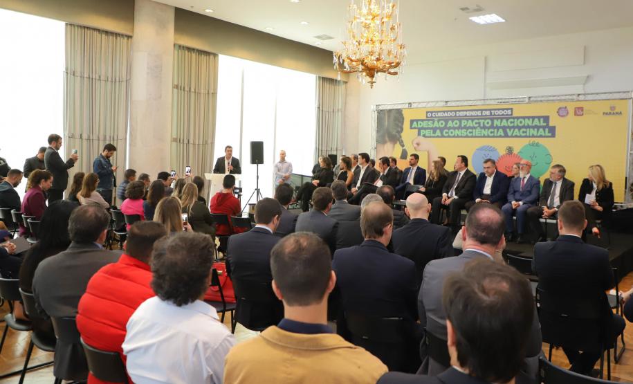 Paraná é o 1º estado a unir todos os Poderes no Pacto Nacional pela Consciência Vacinal