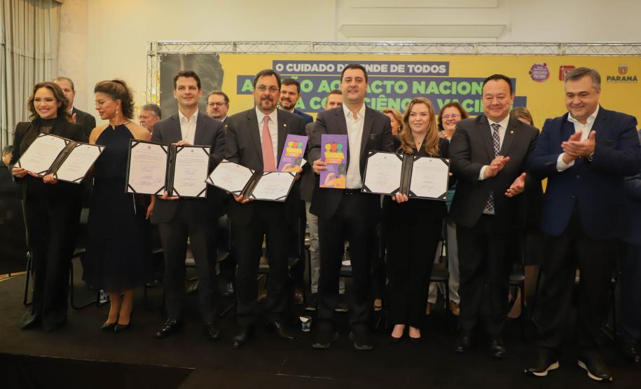 Paraná é o 1º estado a unir todos os Poderes no Pacto Nacional pela Consciência Vacinal