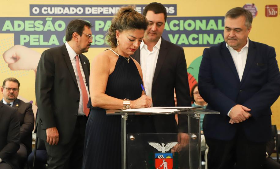 Paraná é o 1º estado a unir todos os Poderes no Pacto Nacional pela Consciência Vacinal