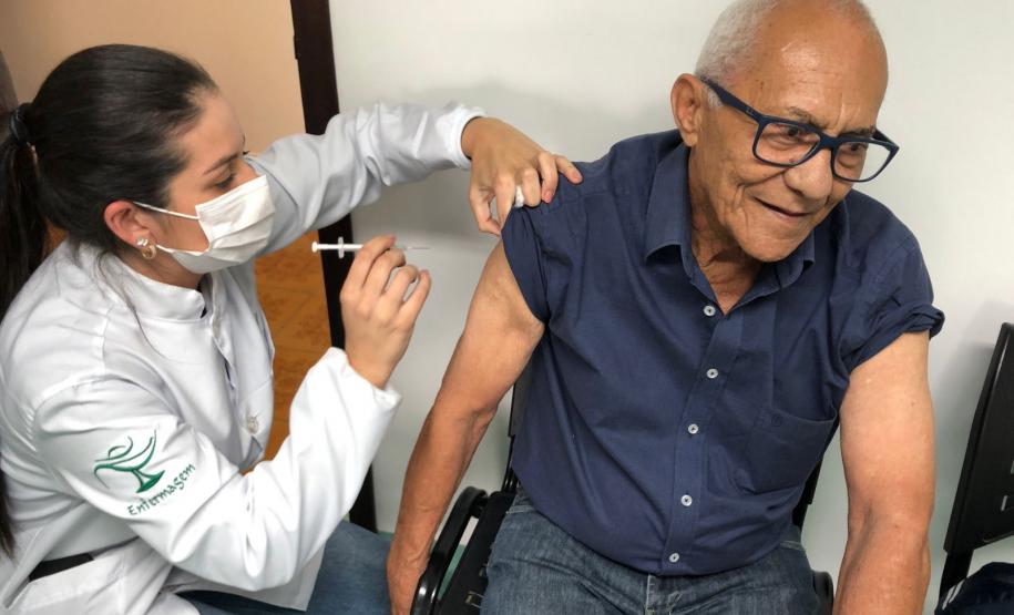 Dia D de vacinação registrou mais de 300 mil doses aplicadas no Paraná