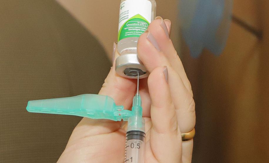 Em 30 dias de campanha, Paraná ultrapassa 1 milhão de vacinas contra a gripe aplicadas