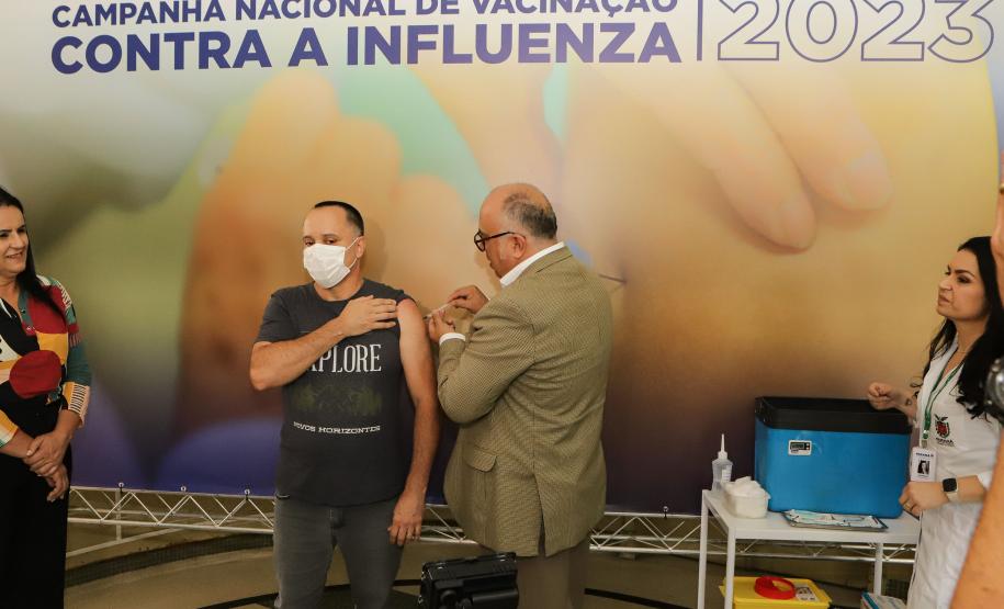 Com 690.164 vacinas aplicadas até agora, Paraná é líder nacional na imunização contra gripe