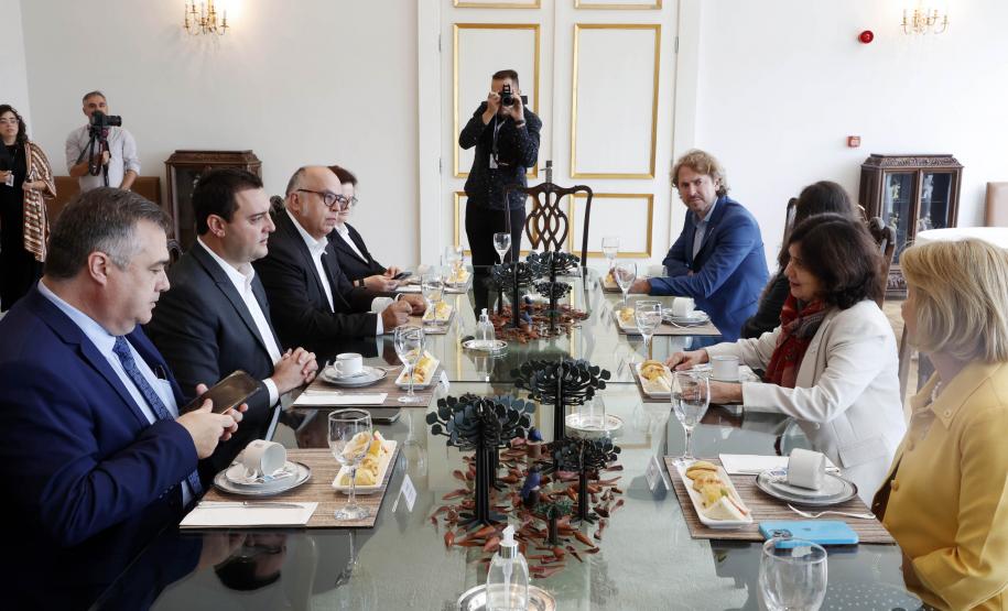 Governador recebe ministra da Saúde para debater fortalecimento da área no Paraná