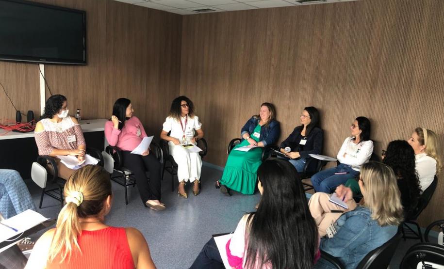 Profissionais que atuam em UTI neonatal do Paraná são capacitados no Método Canguru