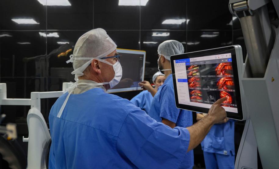 Com “cirurgia-aula”, professor do Paraná é referência global na formação de neurocirurgiões