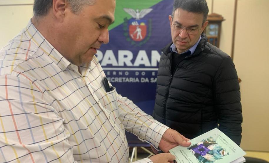 Livro relata bastidores do enfrentamento à Covid-19 em hospital do Norte Pioneiro