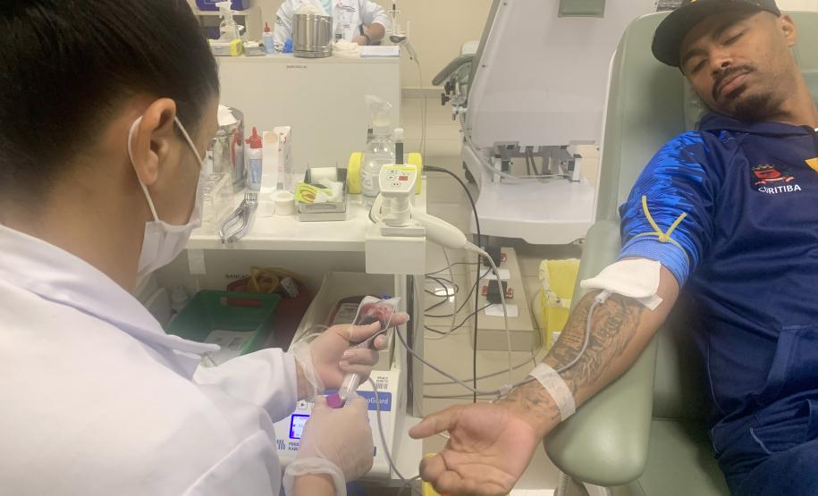 Com apoio dos três clubes de Curitiba, campanha incentiva população a doar sangue