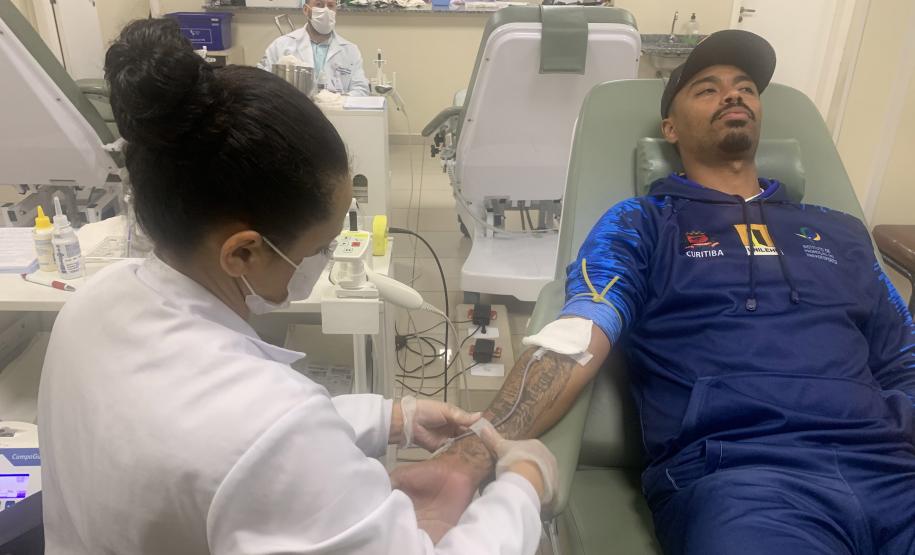 Com apoio dos três clubes de Curitiba, campanha incentiva população a doar sangue