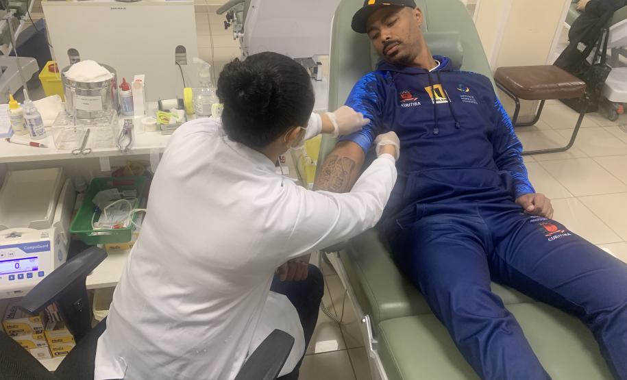 Com apoio dos três clubes de Curitiba, campanha incentiva população a doar sangue