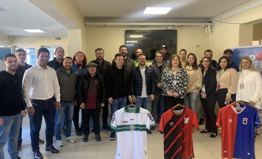 Com apoio dos três clubes de Curitiba, campanha incentiva população a doar sangue