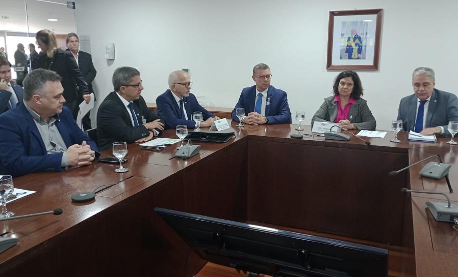 Paraná debate piso da enfermagem com Ministério da Saúde