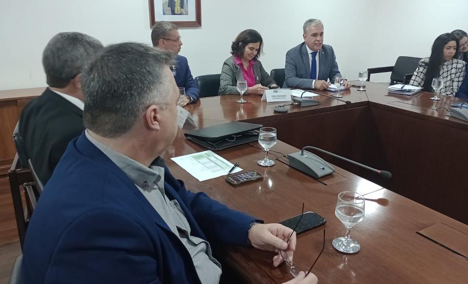 Paraná debate piso da enfermagem com Ministério da Saúde