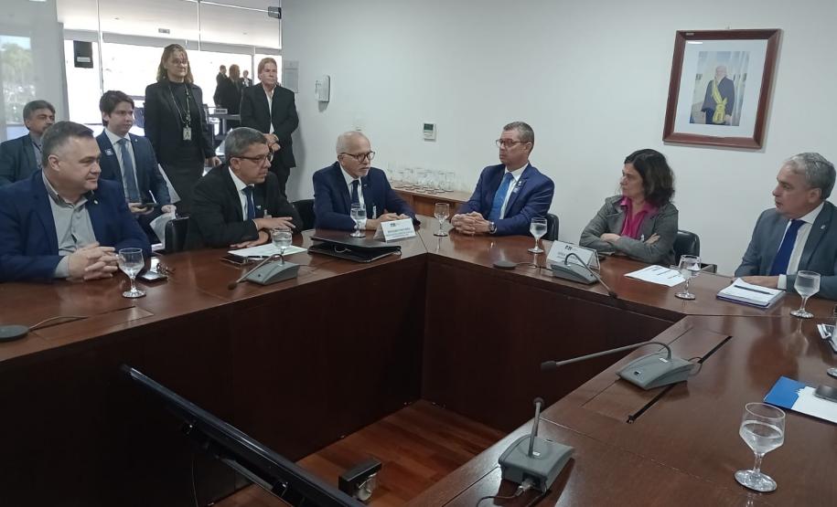 Paraná debate piso da enfermagem com Ministério da Saúde