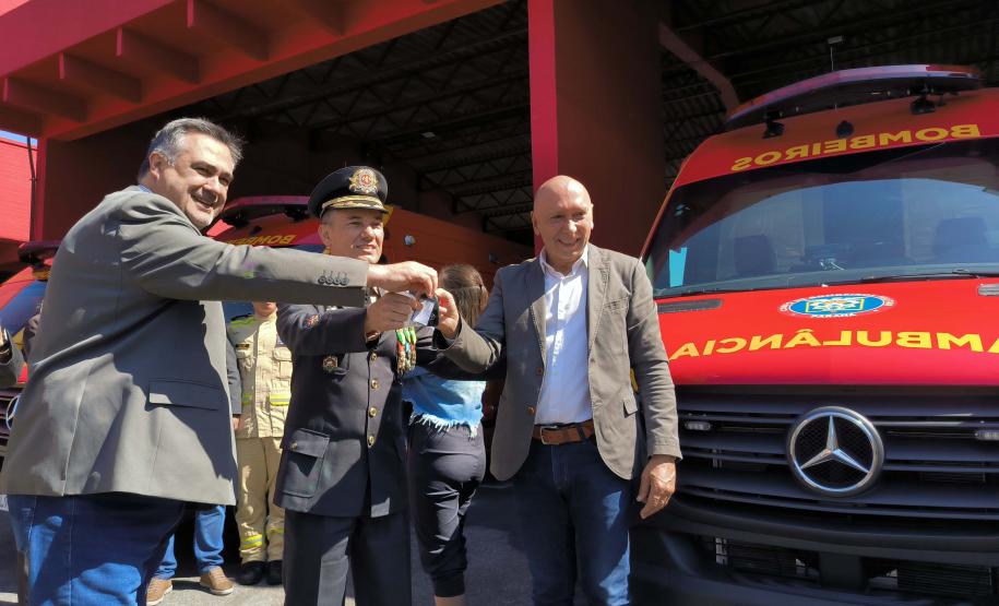 Governo reforça atendimento de urgência com entrega de ambulâncias a Curitiba e RMC