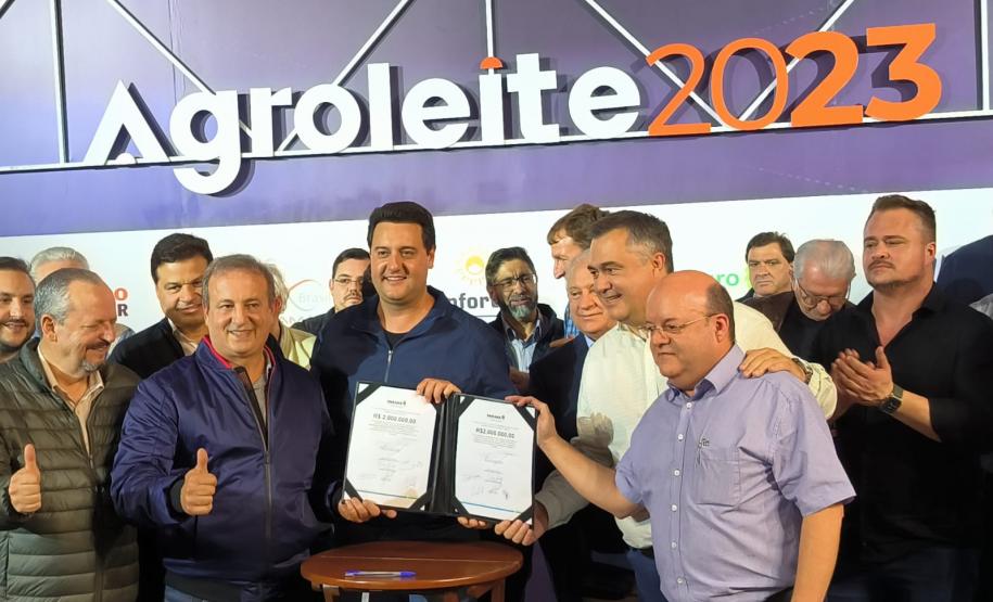 Governador visita a Agroleite e anuncia investimento de R$ 19 milhões para Castro