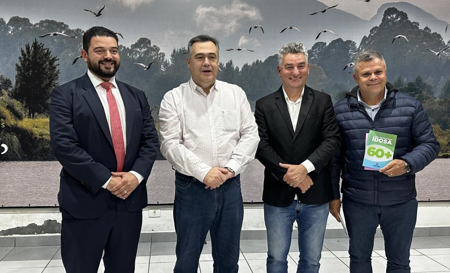 Saúde apresenta novas Cadernetas do Idoso, Crianças e Gestantes na Grande Curitiba