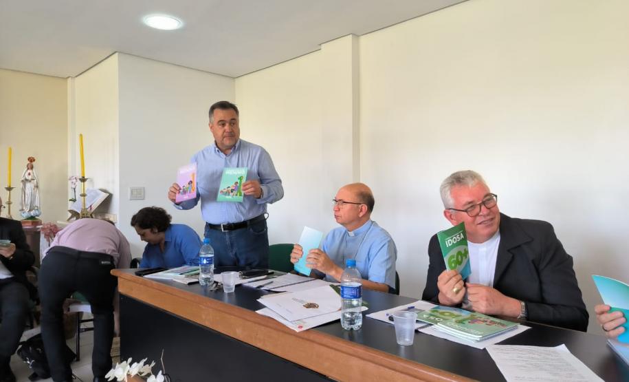 Saúde destaca importância da vacinação em encontro com bispos do Paraná