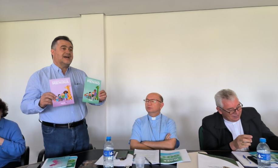 Saúde destaca importância da vacinação em encontro com bispos do Paraná