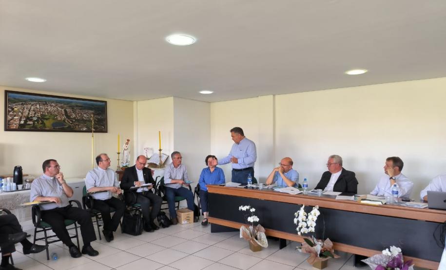 Saúde destaca importância da vacinação em encontro com bispos do Paraná