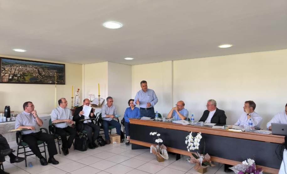 Saúde destaca importância da vacinação em encontro com bispos do Paraná