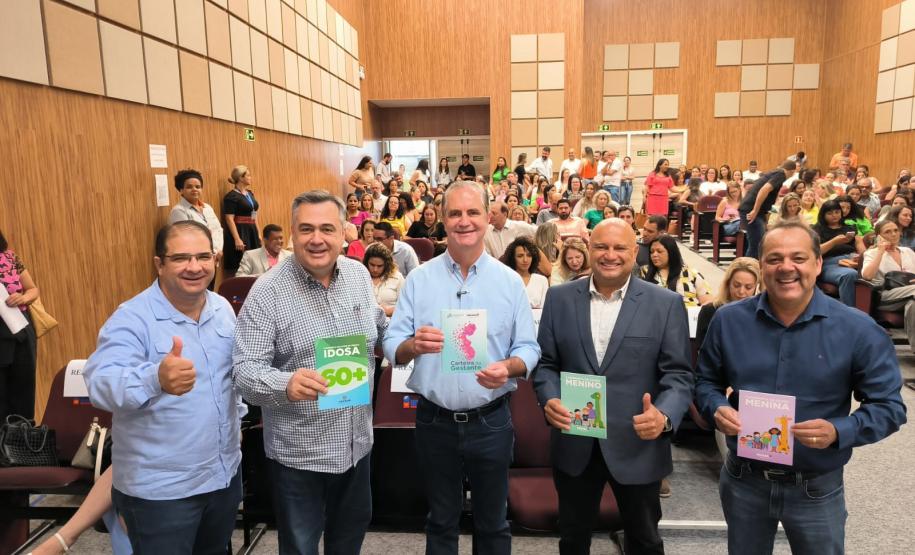 Saúde apresenta cadernetas de idosos, gestantes e crianças para cidades do Norte e Noroeste