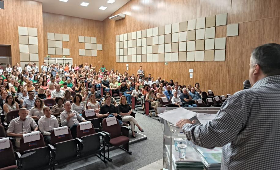 Saúde apresenta cadernetas de idosos, gestantes e crianças para cidades do Norte e Noroeste