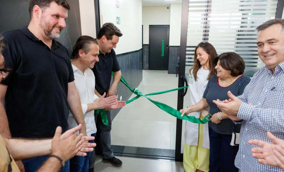 Em Jacarezinho, governador vistoria obra de ambulatório que vai atender 22 municípios