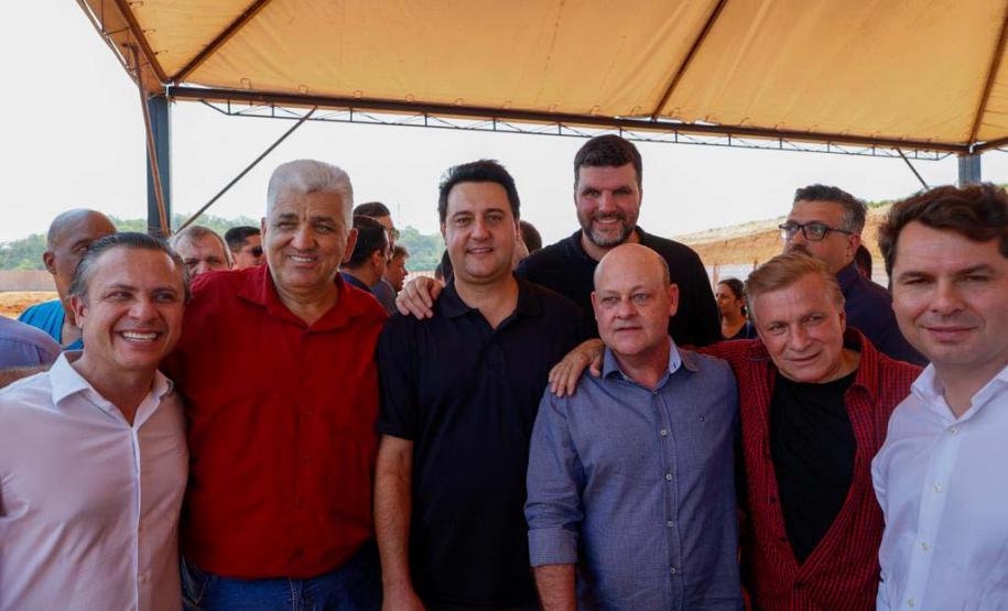 Em Jacarezinho, governador vistoria obra de ambulatório que vai atender 22 municípios