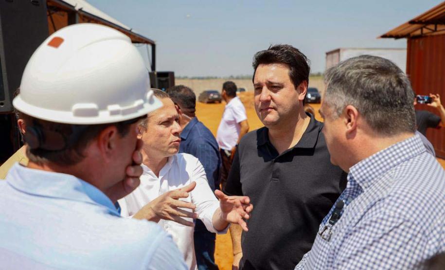 Em Jacarezinho, governador vistoria obra de ambulatório que vai atender 22 municípios