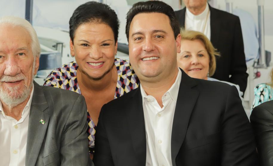 Governador libera mais R$ 403 milhões para a saúde e entrega novos carros e ambulâncias