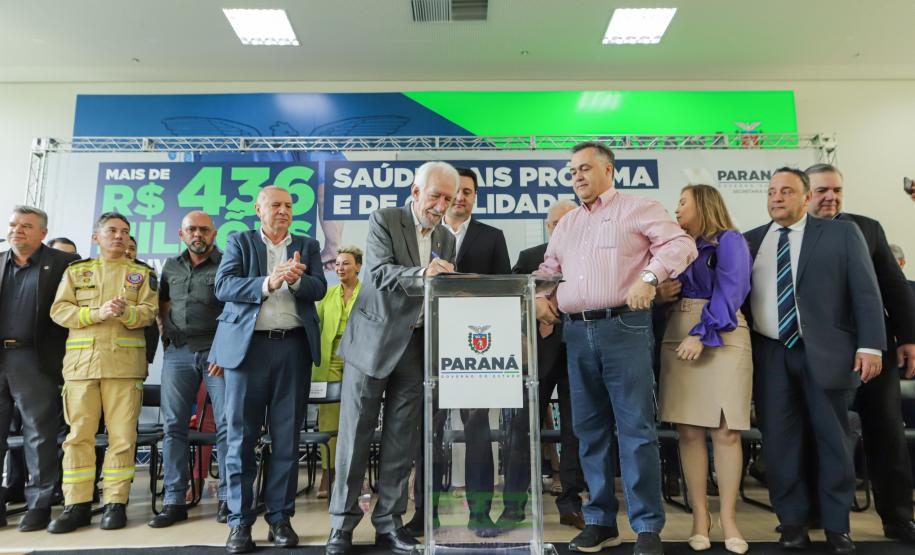Governador libera mais R$ 403 milhões para a saúde e entrega novos carros e ambulâncias