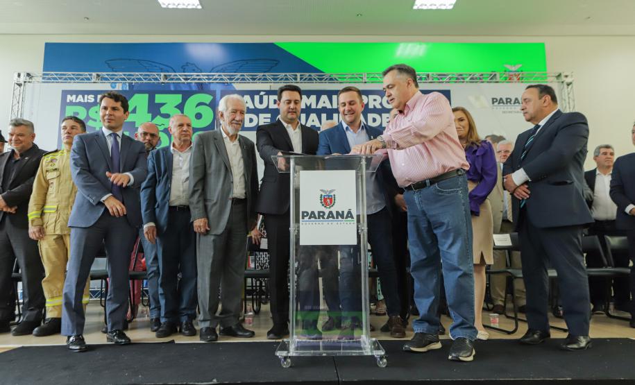 Governador libera mais R$ 403 milhões para a saúde e entrega novos carros e ambulâncias