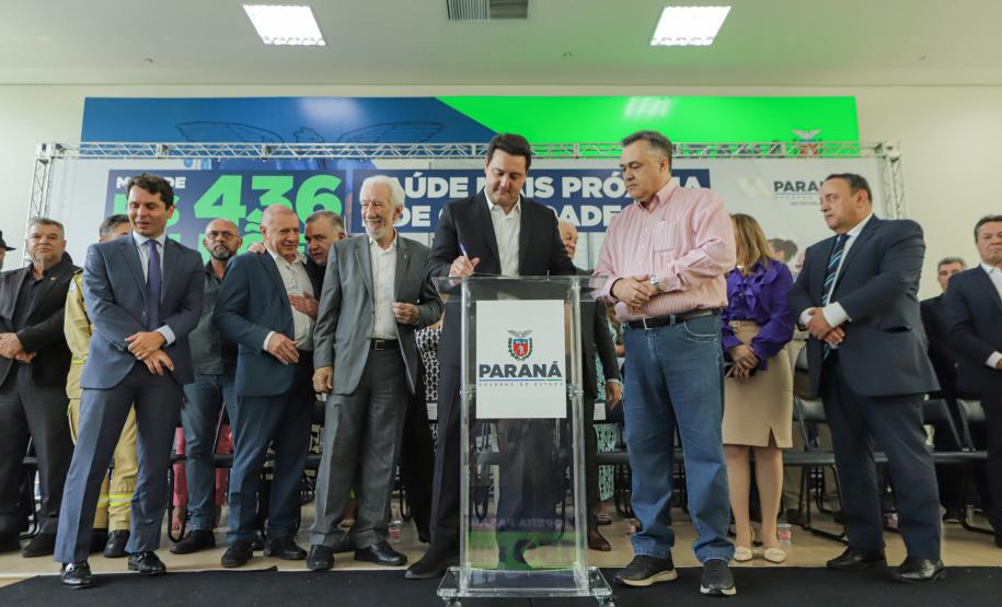 Governador libera mais R$ 403 milhões para a saúde e entrega novos carros e ambulâncias