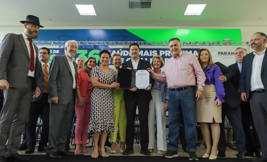 Governador libera mais R$ 403 milhões para a saúde e entrega novos carros e ambulâncias