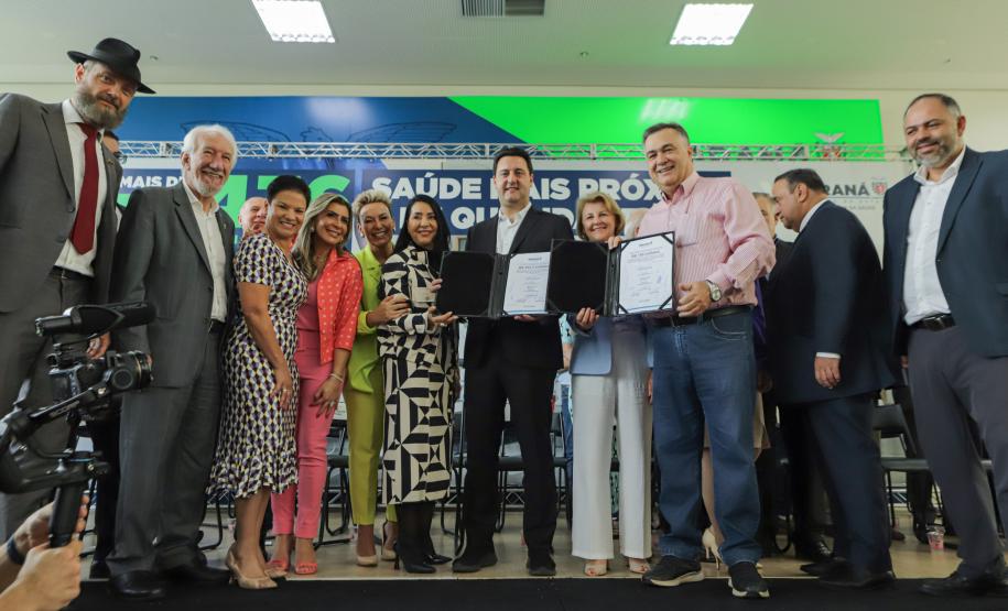 Governador libera mais R$ 403 milhões para a saúde e entrega novos carros e ambulâncias