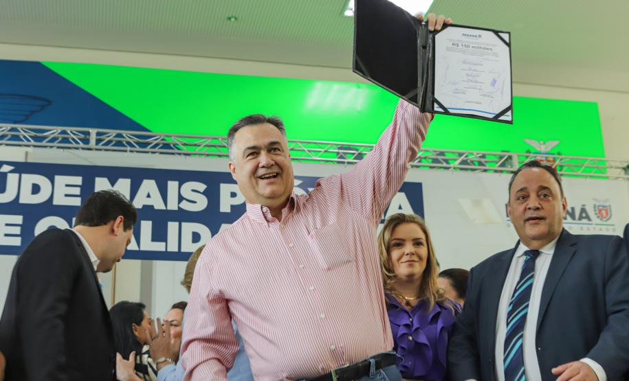 Governador libera mais R$ 403 milhões para a saúde e entrega novos carros e ambulâncias