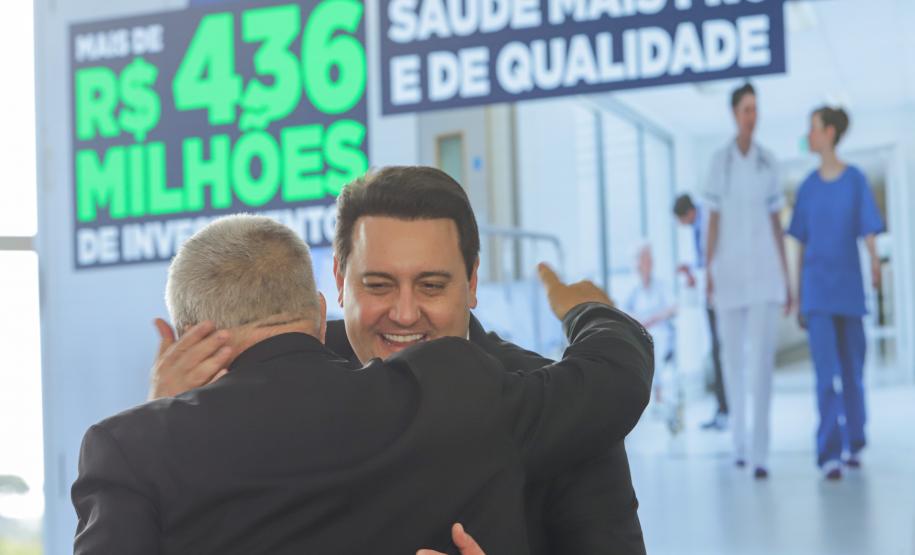 Governador libera mais R$ 403 milhões para a saúde e entrega novos carros e ambulâncias