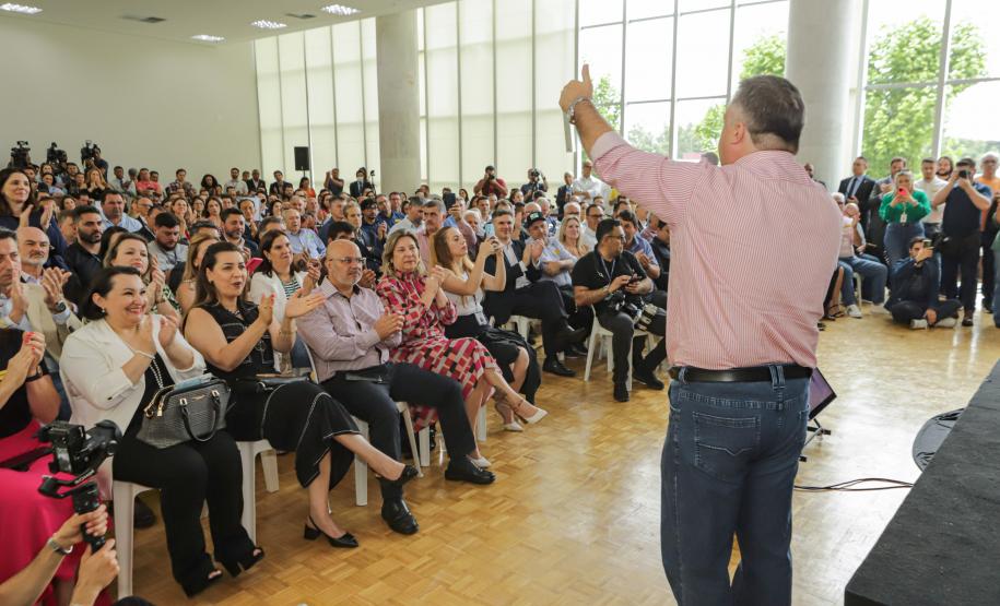 Governador libera mais R$ 403 milhões para a saúde e entrega novos carros e ambulâncias