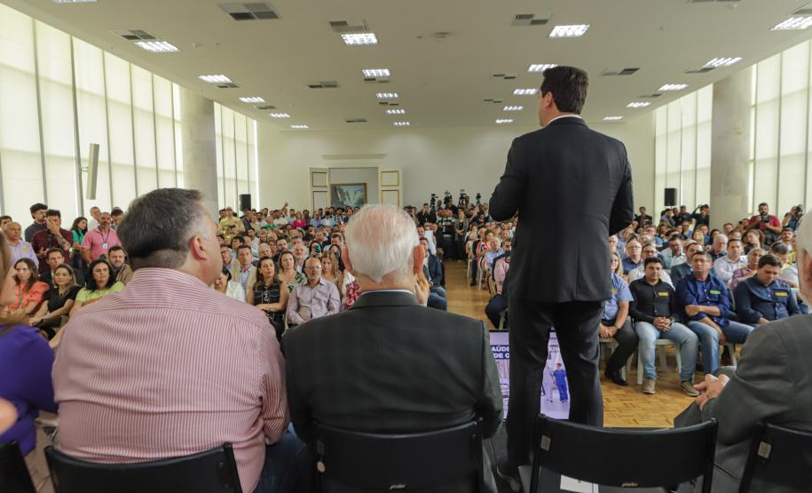 Governador libera mais R$ 403 milhões para a saúde e entrega novos carros e ambulâncias