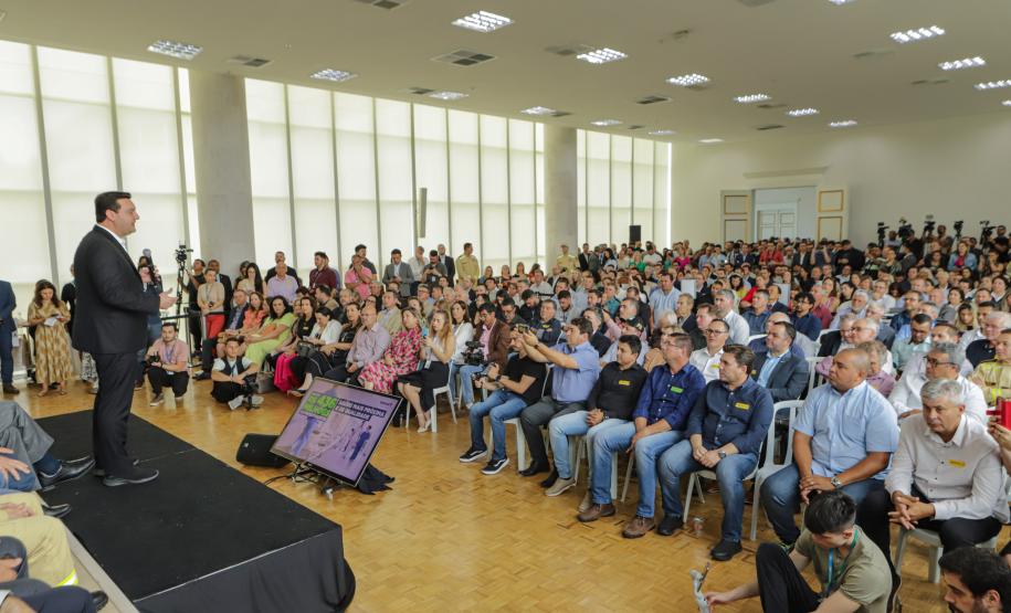 Governador libera mais R$ 403 milhões para a saúde e entrega novos carros e ambulâncias