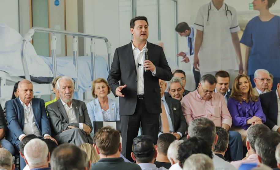 Governador libera mais R$ 403 milhões para a saúde e entrega novos carros e ambulâncias