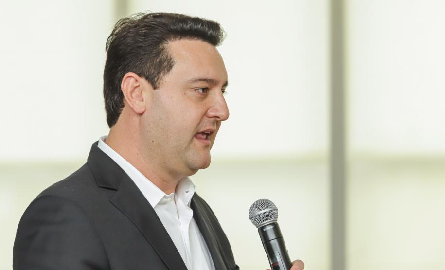 Governador libera mais R$ 403 milhões para a saúde e entrega novos carros e ambulâncias