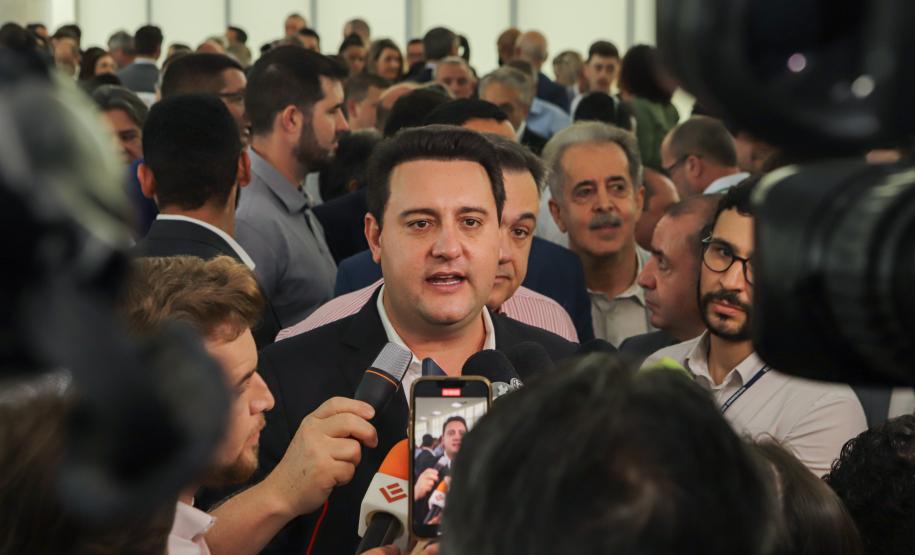 Governador libera mais R$ 403 milhões para a saúde e entrega novos carros e ambulâncias