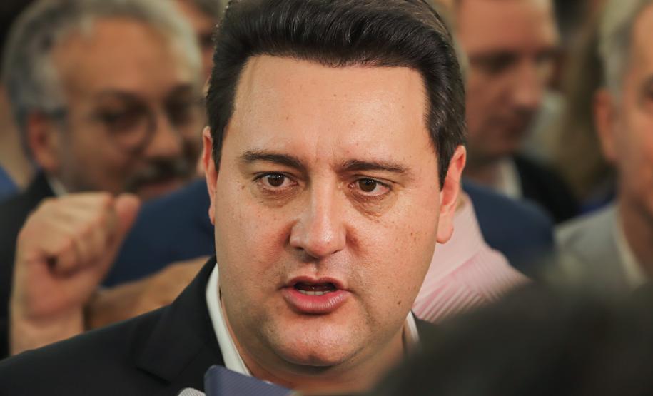 Governador libera mais R$ 403 milhões para a saúde e entrega novos carros e ambulâncias