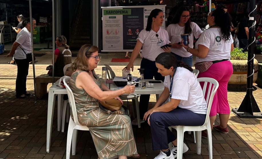 Sesa realiza ações em alusão ao Novembro Azul no calçadão de Londrina