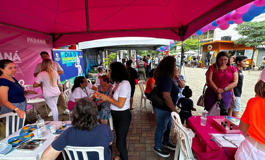 Sesa realiza ações em alusão ao Novembro Azul no calçadão de Londrina