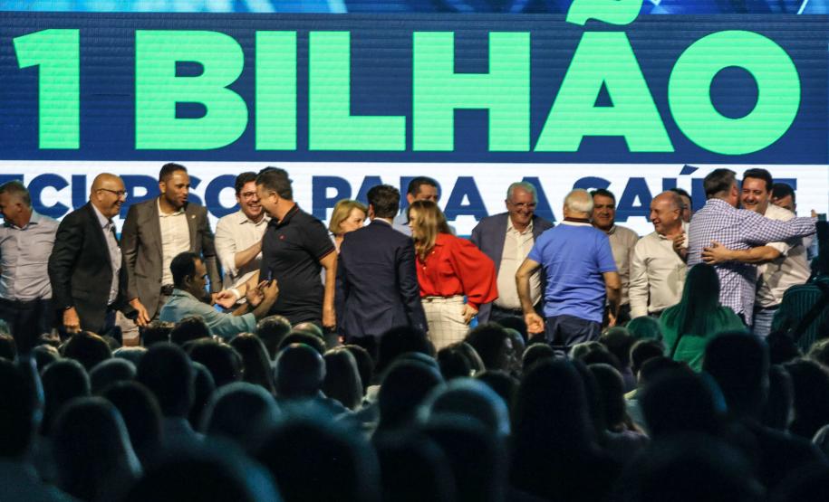 Governador anuncia R$ 1 bilhão para fortalecer a saúde no Paraná